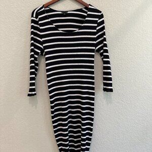 Torrid Women's Black White Scoop Neck Long Sleeve Striped Dress Size 2